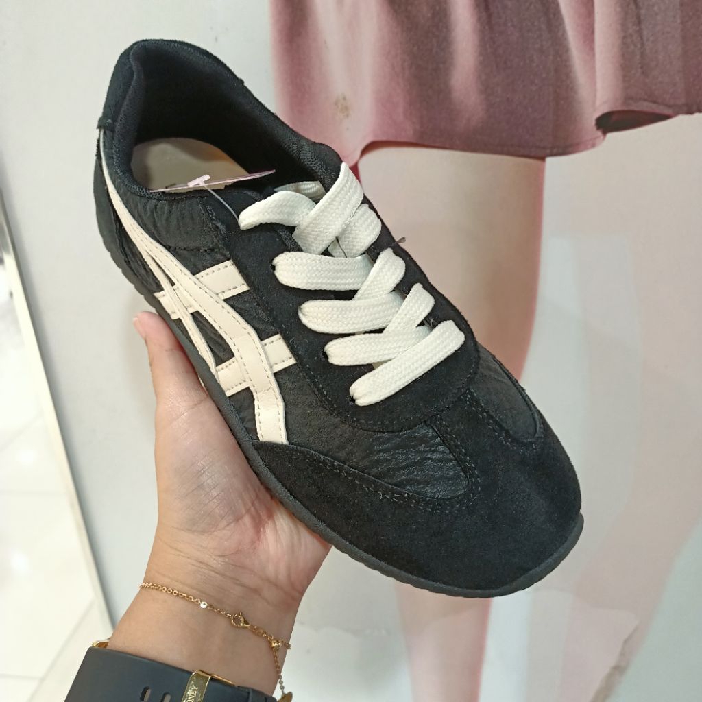 sepatu wanita sneakers LAWRENSIA original