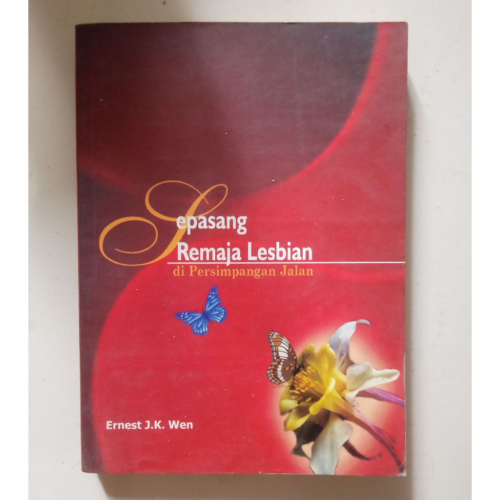 Novel Sepasang Remaja Lesbian di Persimpangan Jalan - Ernest J.K. Wen
