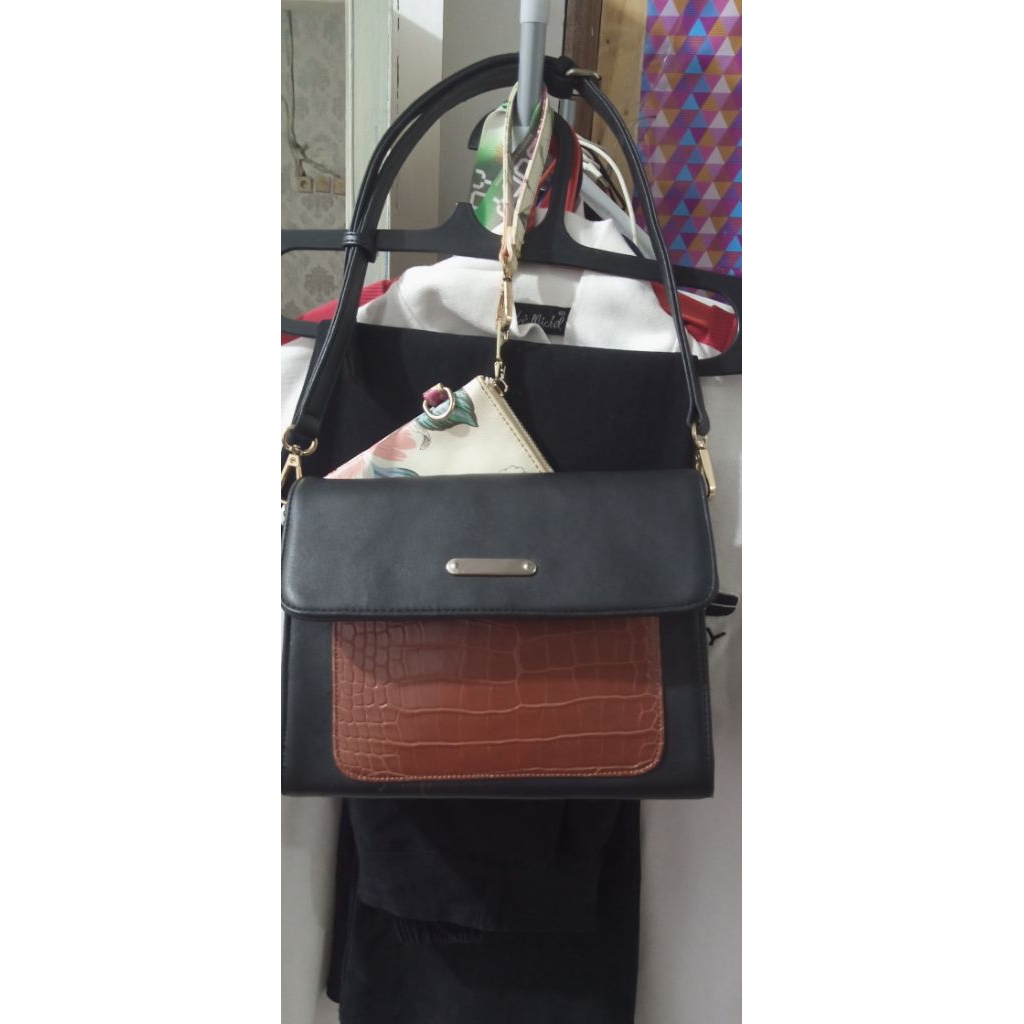 PRELOVED Tas Wanita Shoulder Bag Berry Benka ORI
