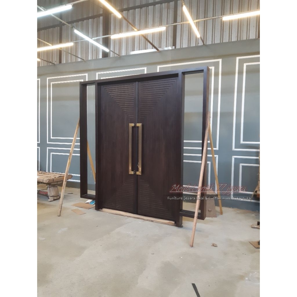 Pintu rumah kayu jati / Pintu kupu tarung / Pintu utama