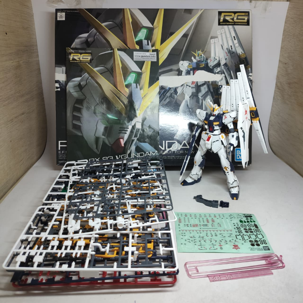 Bandai RG Nu / Model Kit Gundam 1/144 2nd Sudah Rakit R270