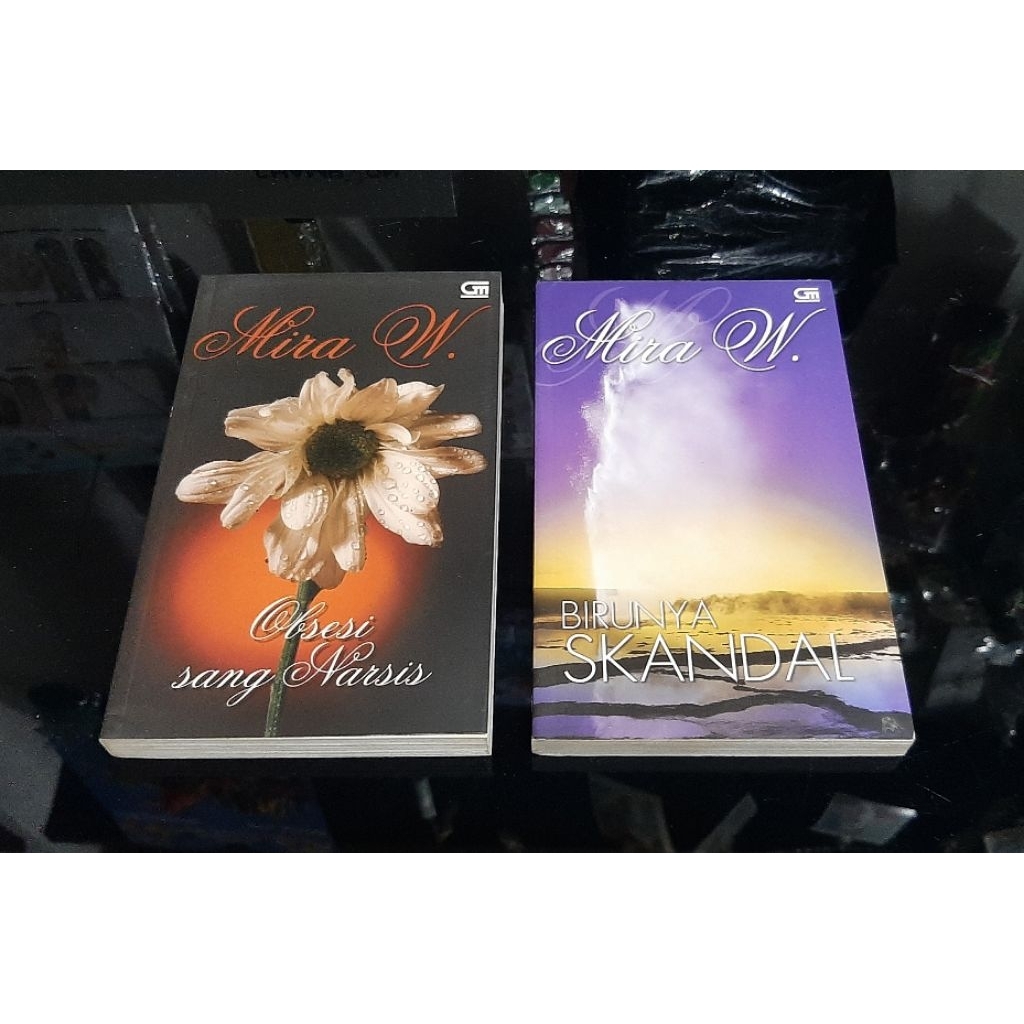 PAKET 2 NOVEL PRELOVED MIRA W