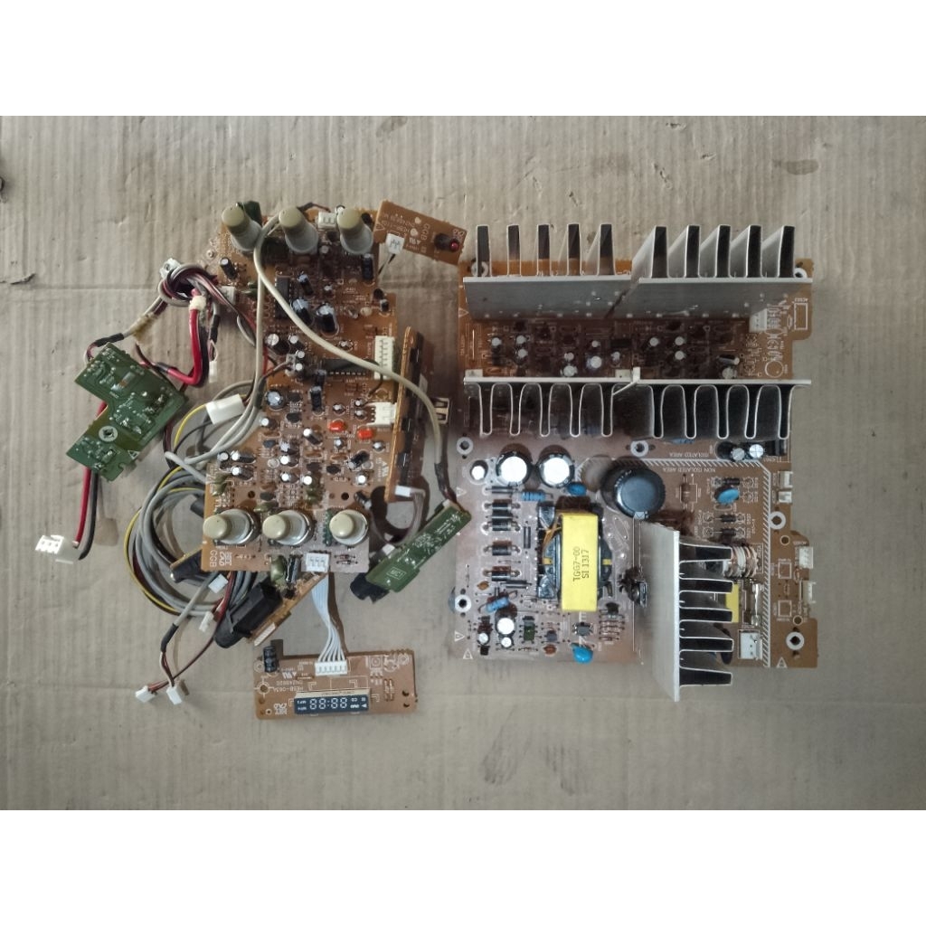 Mesin speaker aktif Polytron pas67