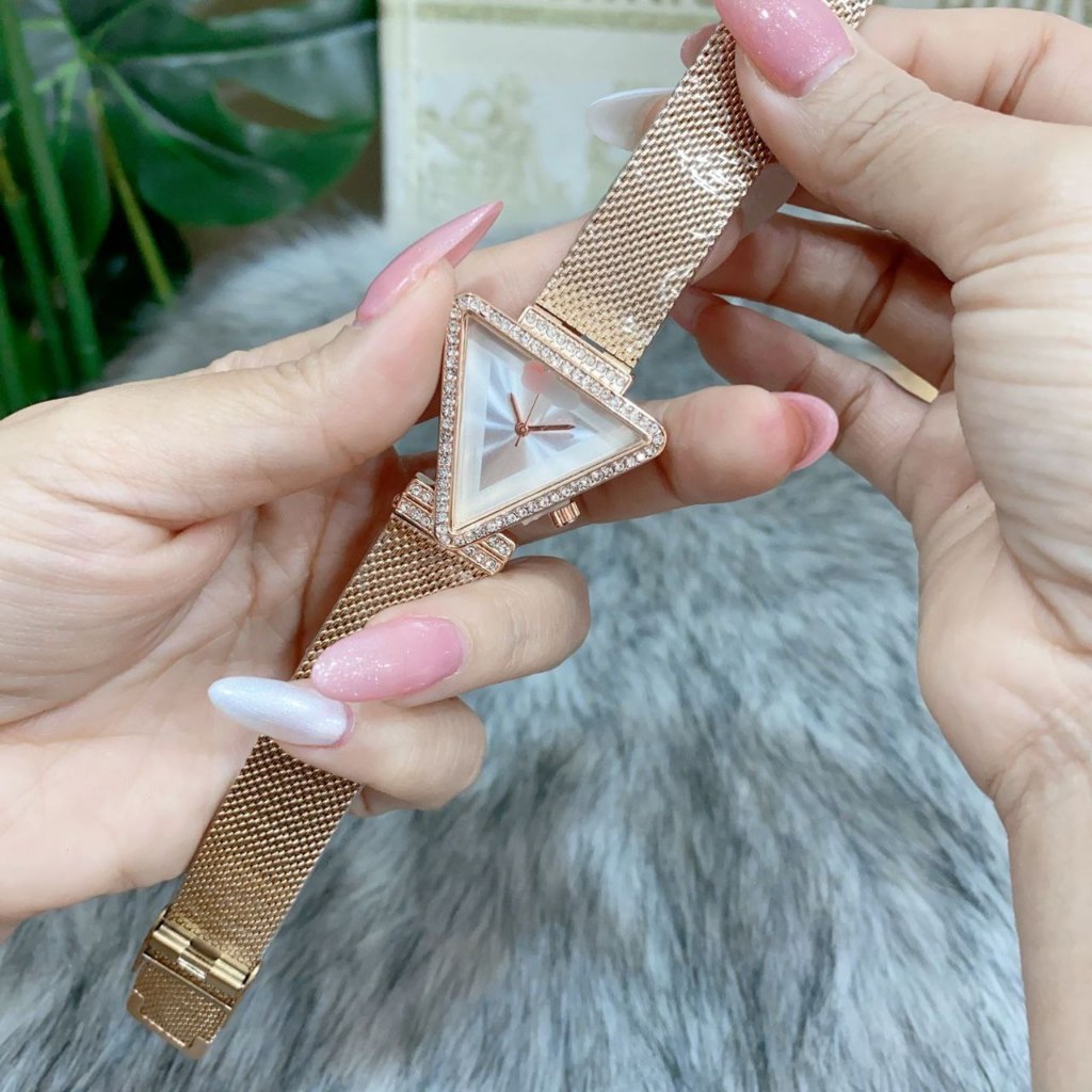 Jam Tangan Wanita Guess GW-0508L3 Rose Gold Stainless Steel Free Box Bodi Segitiga Fesyen Korean