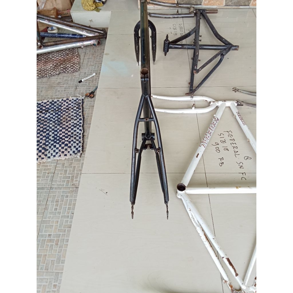 wimcycle sepeda commuter bike frame elevated frame unik langka