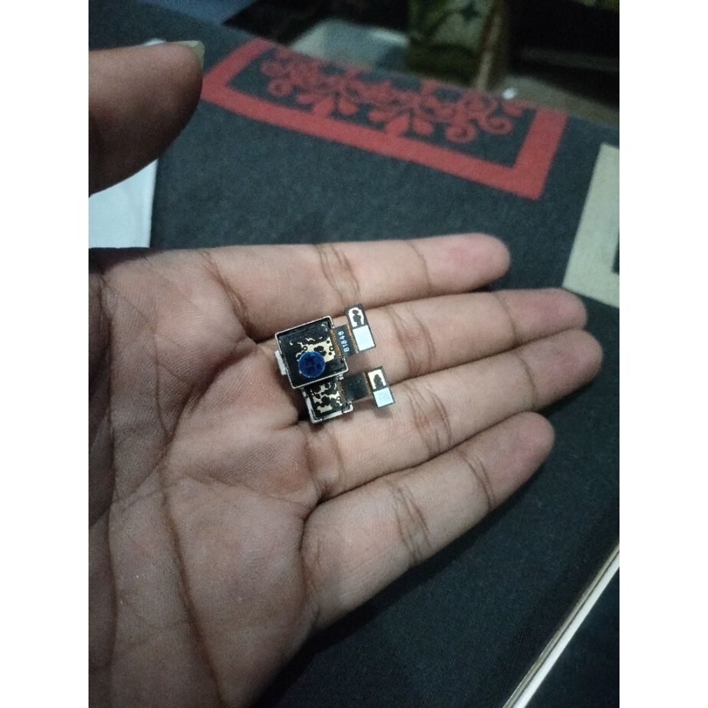 copotan kamera utama Poco f1 minus