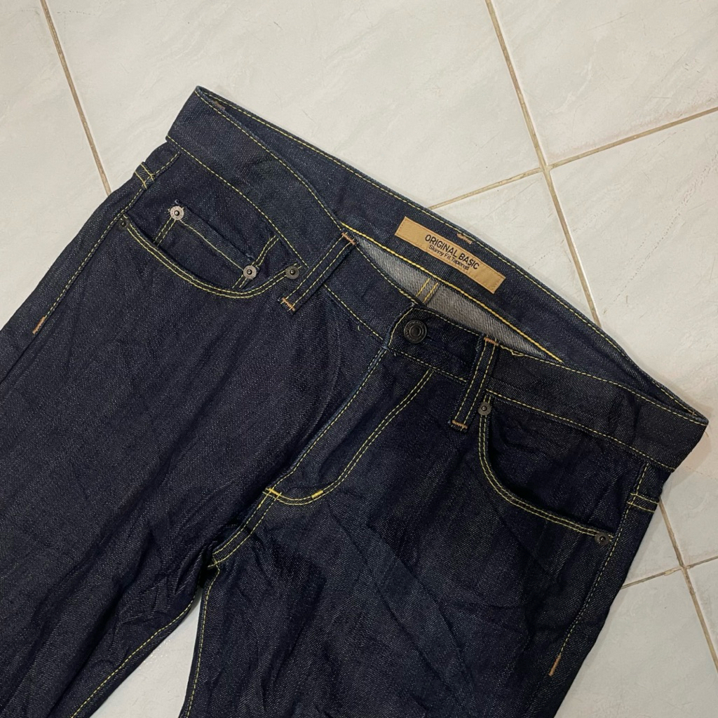 CEK DEKSRIPSI SEBELUM CO Celana Panjang Jeans Denim Pria Cowok Brand Uniqlo Slim Fit Original Second