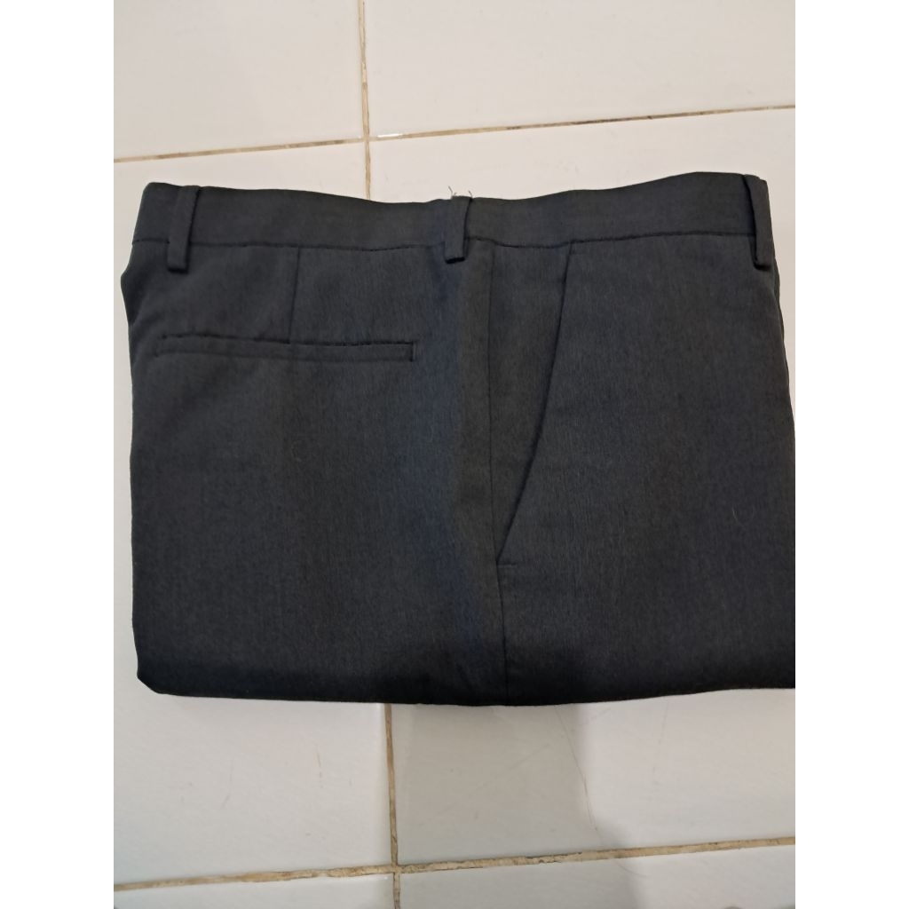 PL celana kerja pria brand THE EXECUTIVE