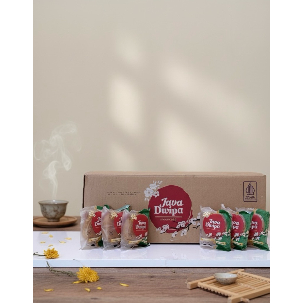 Kue bulan isi kacang hijau rasa pandan