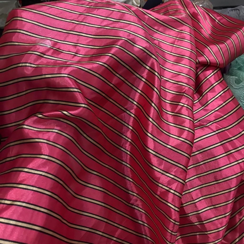 kain satin silk motif salur ~ kain satin motif stripe warna ~ kain satin halus lembut salur rw