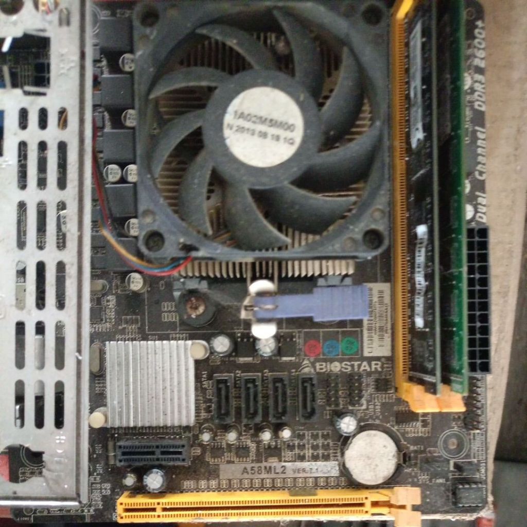 mainboard set Amd fm2+ ram 4 merk biostar