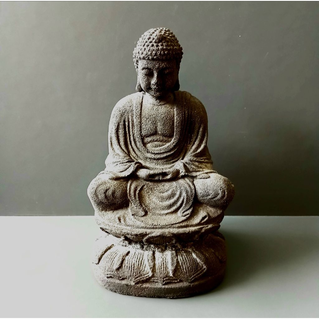 patung batu Buddha