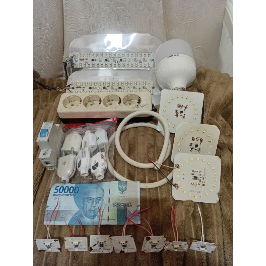 1 PAKET KOMPLIT 94% : PHOTO.1 Duwek Rp50.000 & 11 lampu94% & SchneiderC32NCL6 & StekerLanang 5 & Ste