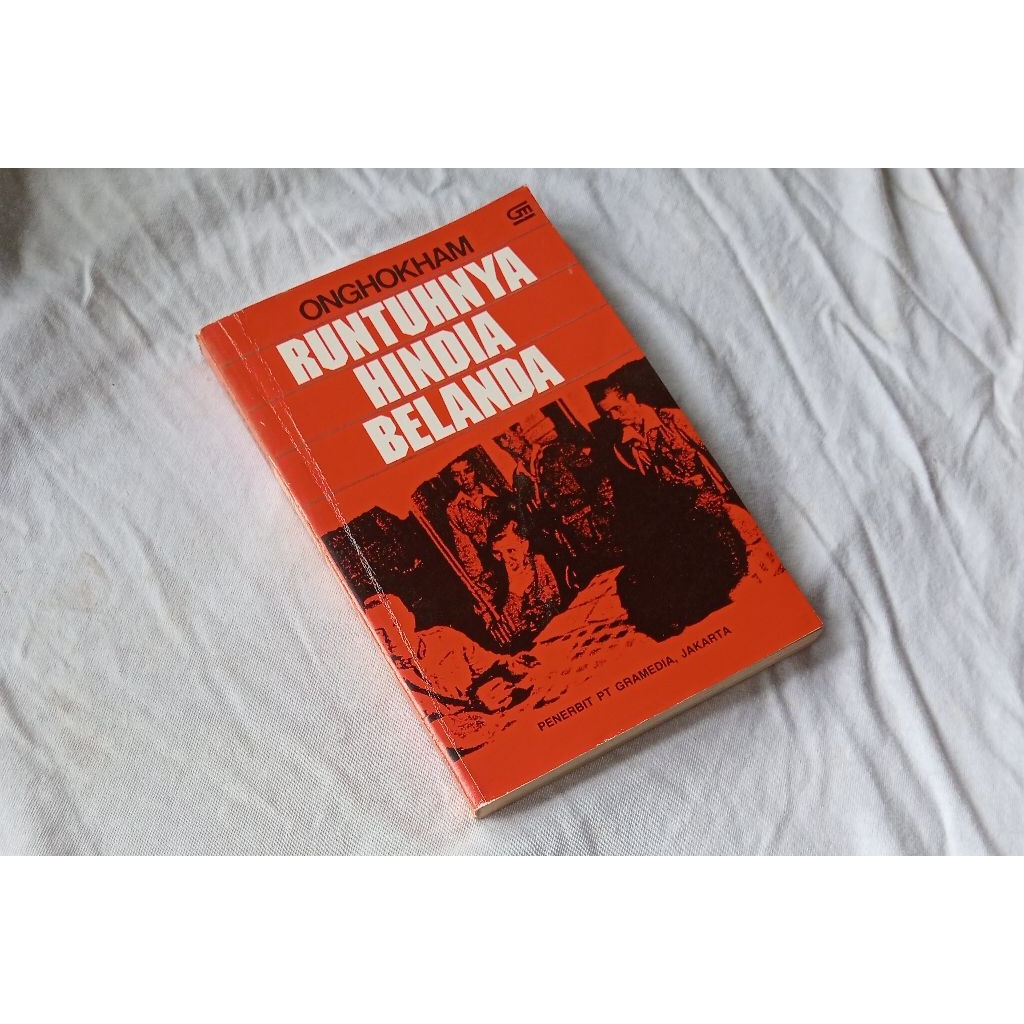 Buku RUNTUHNYA HINDIA BELANDA