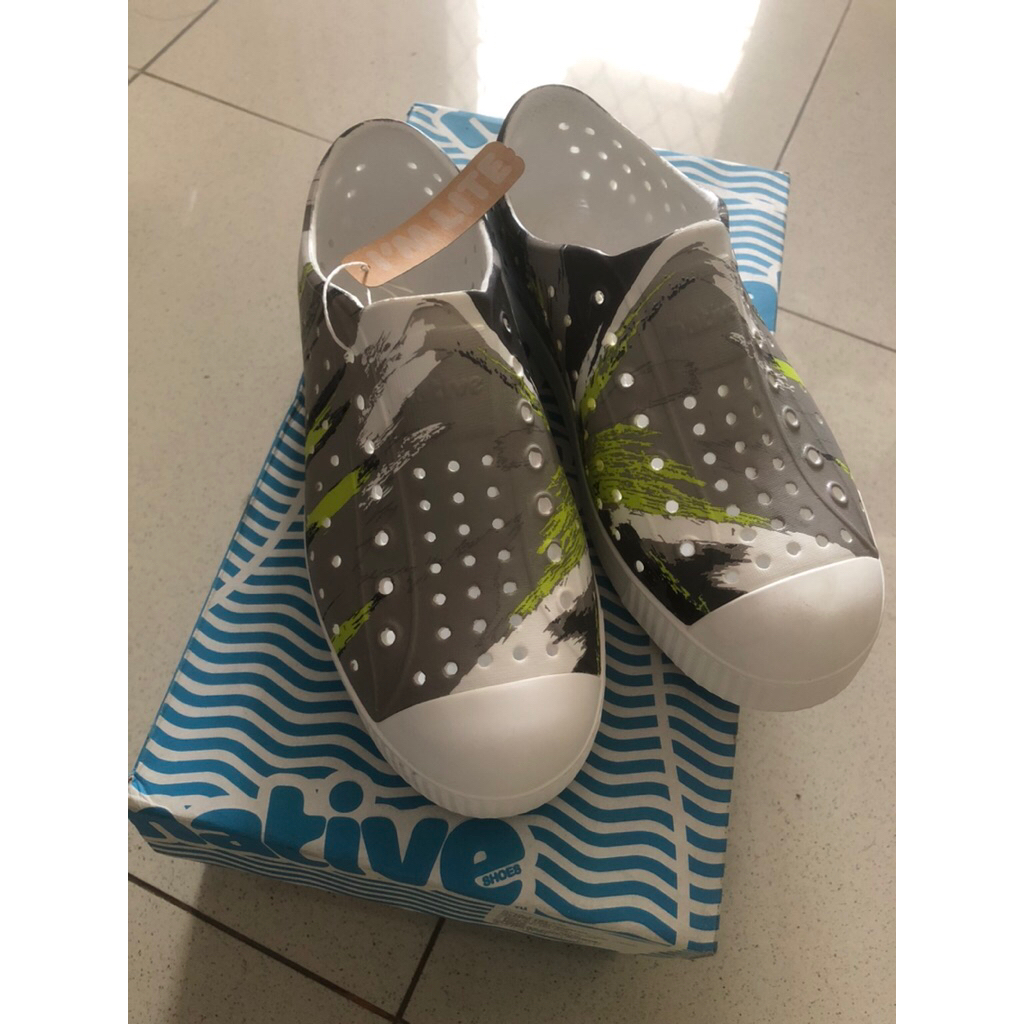 sepatu anak laki native