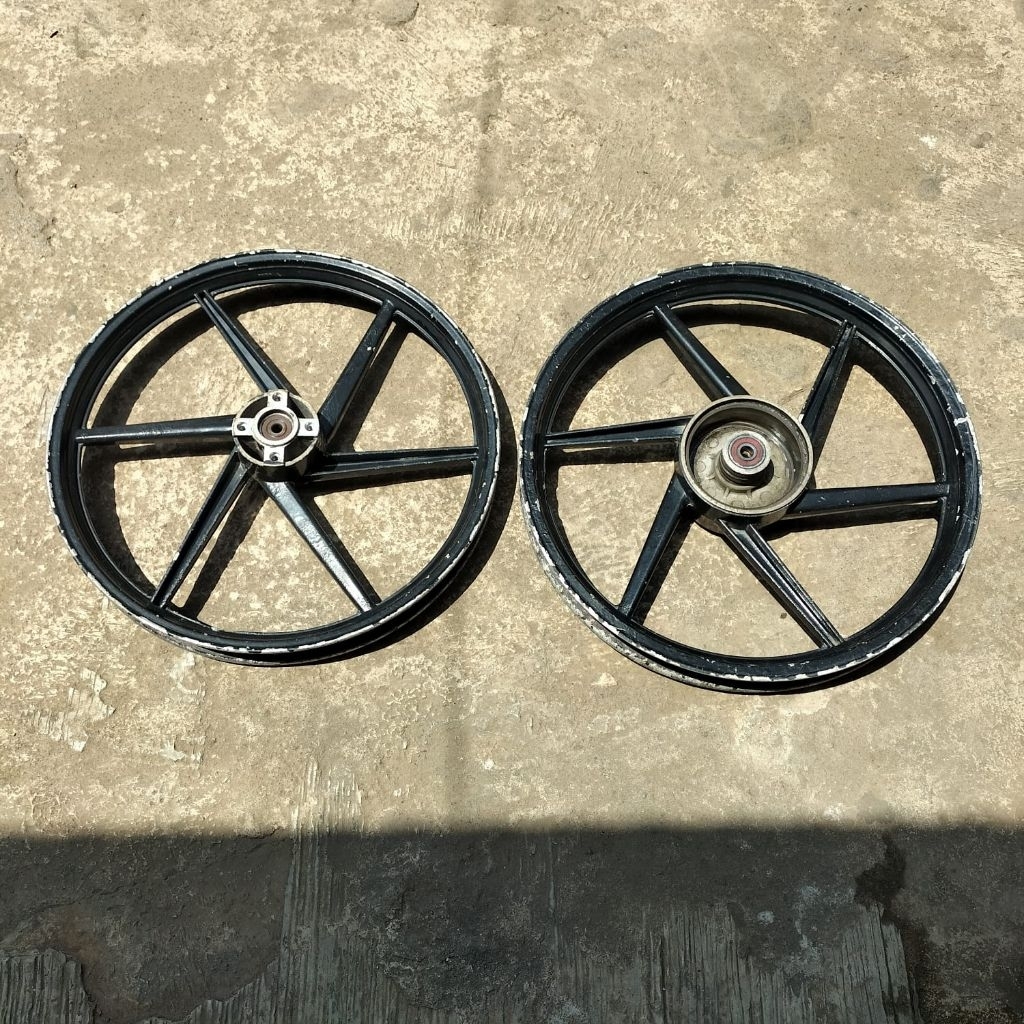 Sepasang Velg Pelek Velk Veleg Pelk Alumunium Aloy Alloy Yoshi Palang 6 Miring PNP Suzuki Original B