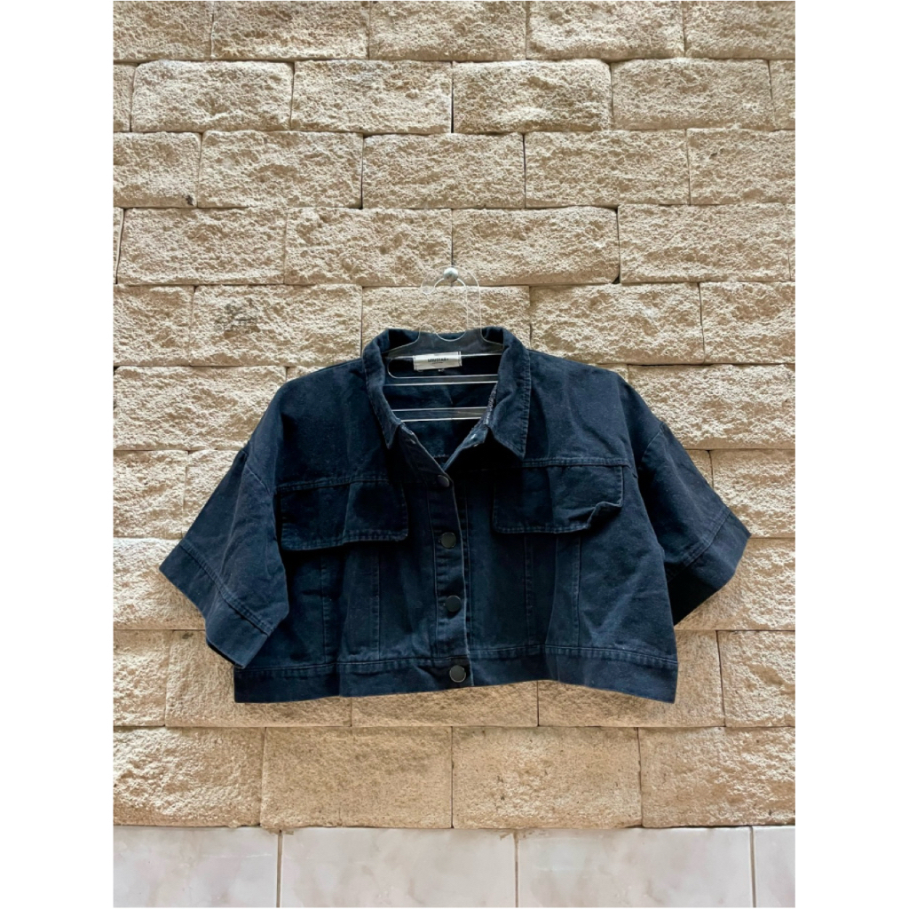 Kemeja Atasan Outer Crop Hitam Wanita Preloved