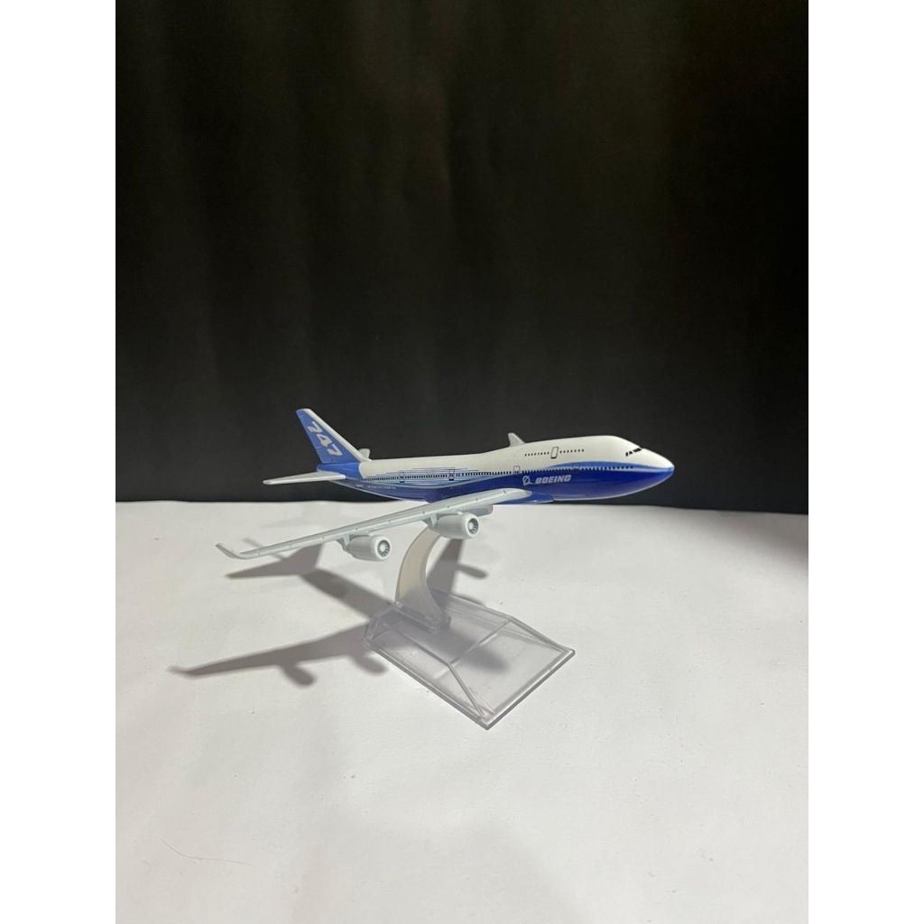 Miniature pesawat boeing 747