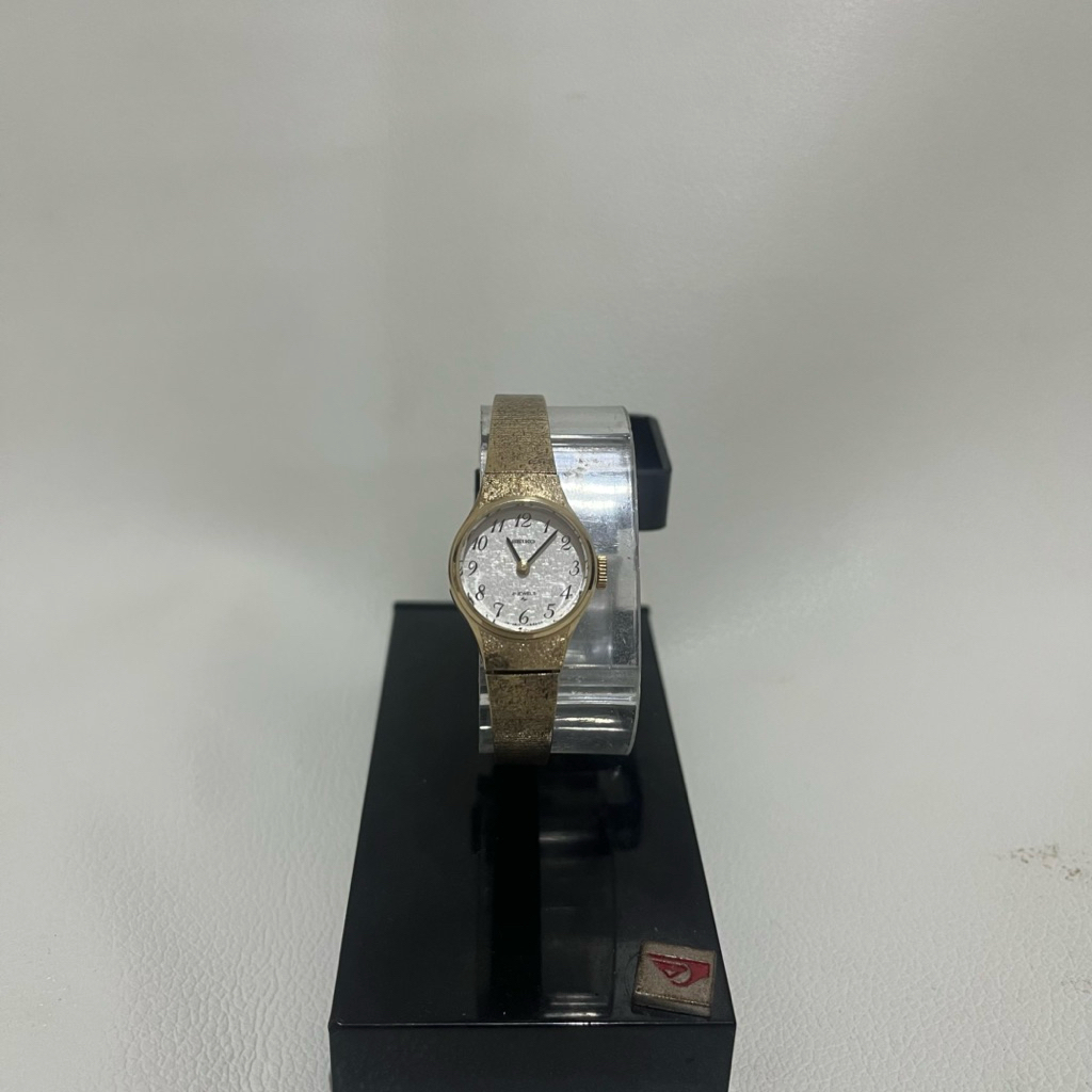 seiko women vintage manual winding