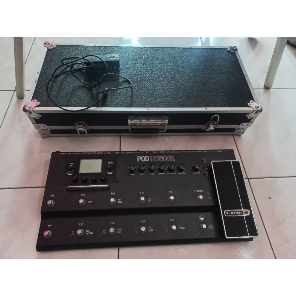 efek gitar merk line 6 POD HD500X like new plus hardcase