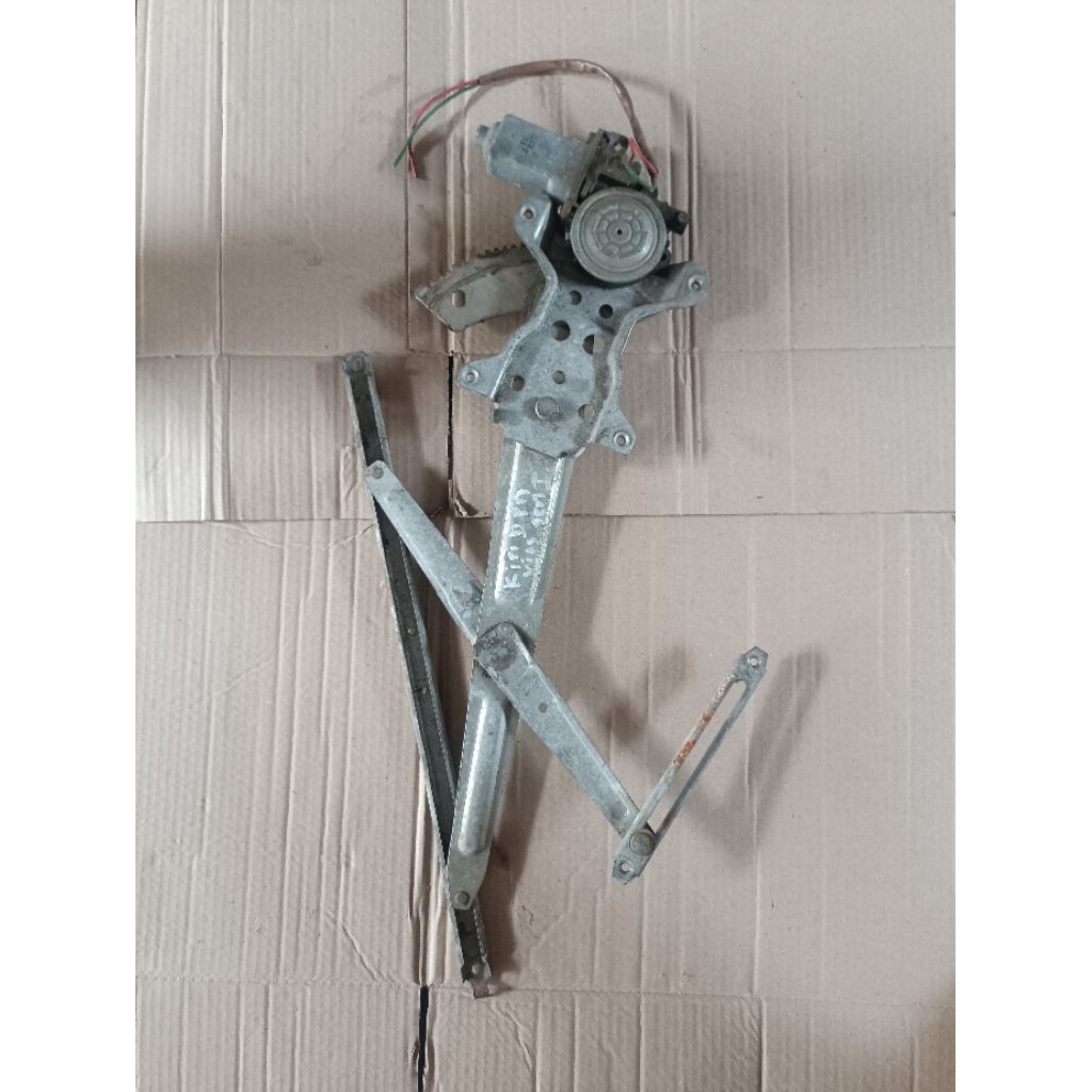 Power Window Depan (Kiri) Toyota Vios Gen 1
