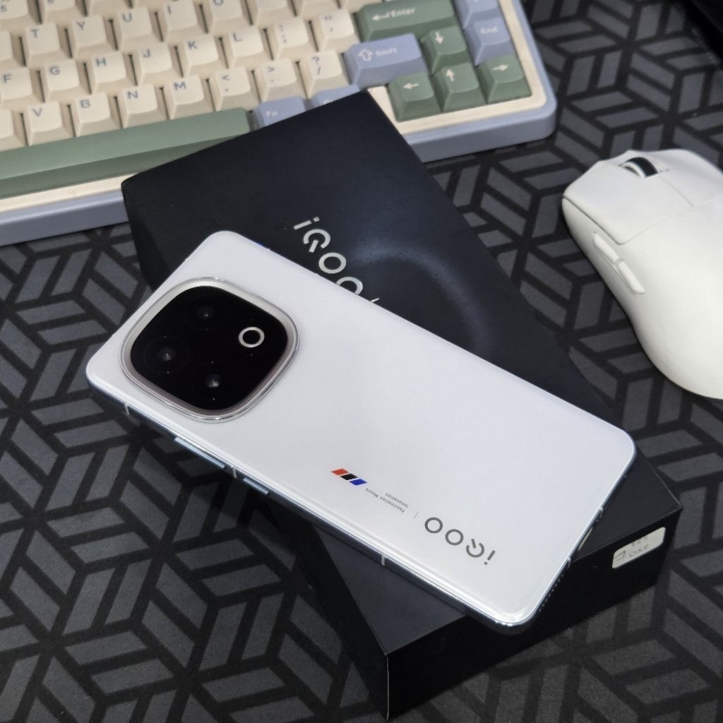 iqoo 13 5g 16/512gb mulus warna putih