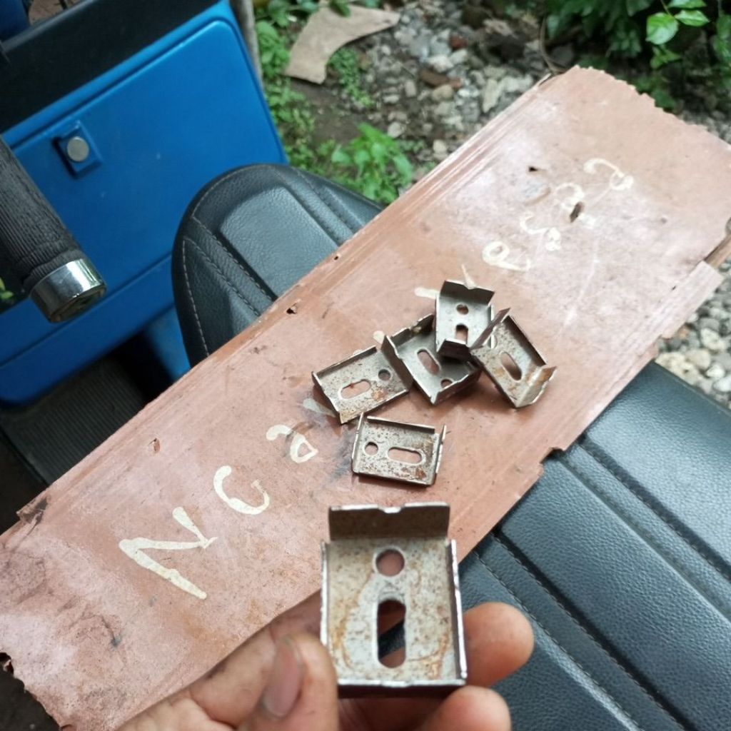 kupingan tempong kiri vespa super/sprint/vbb