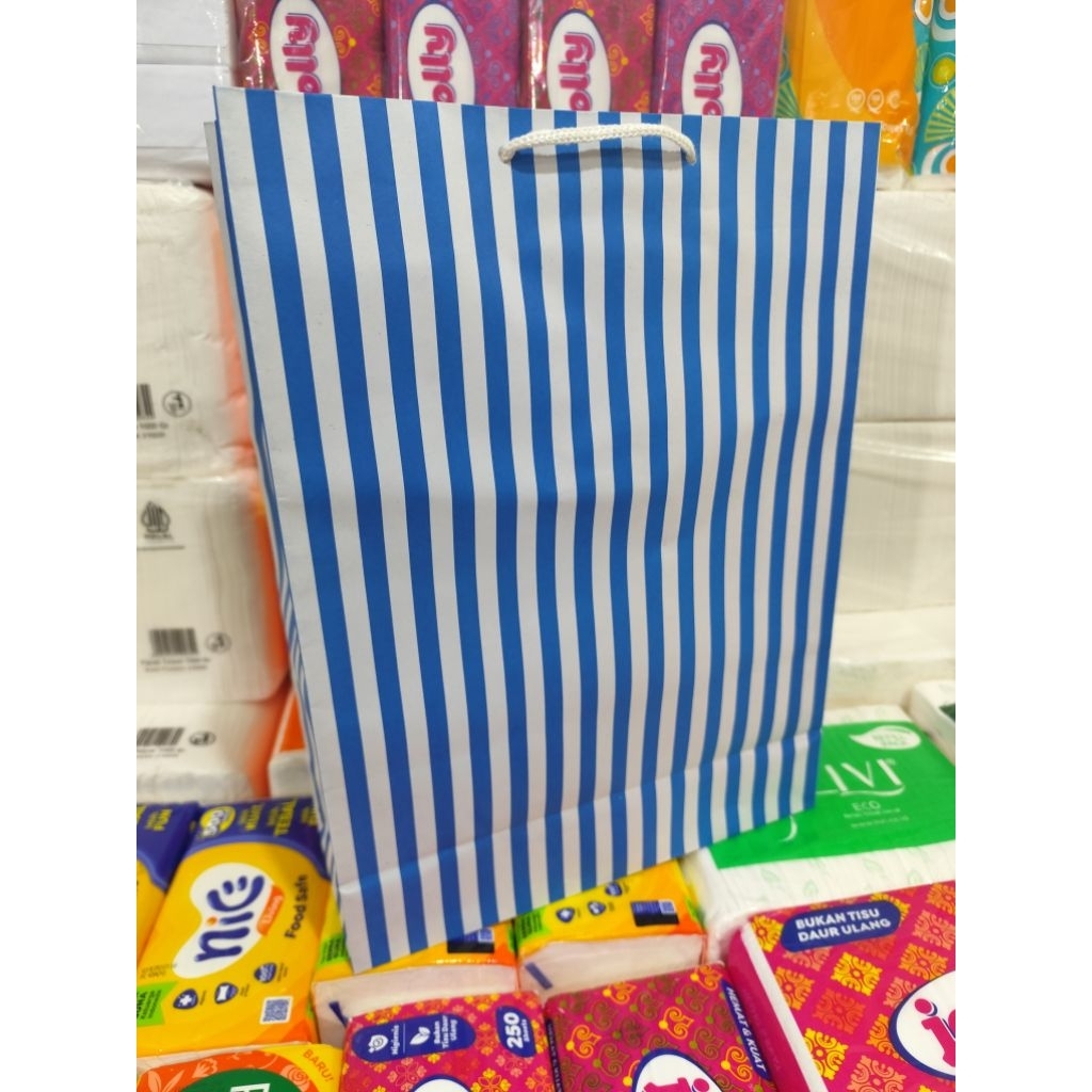 paper bag xl salur warna biru new bahan tebal isi 12 pcs