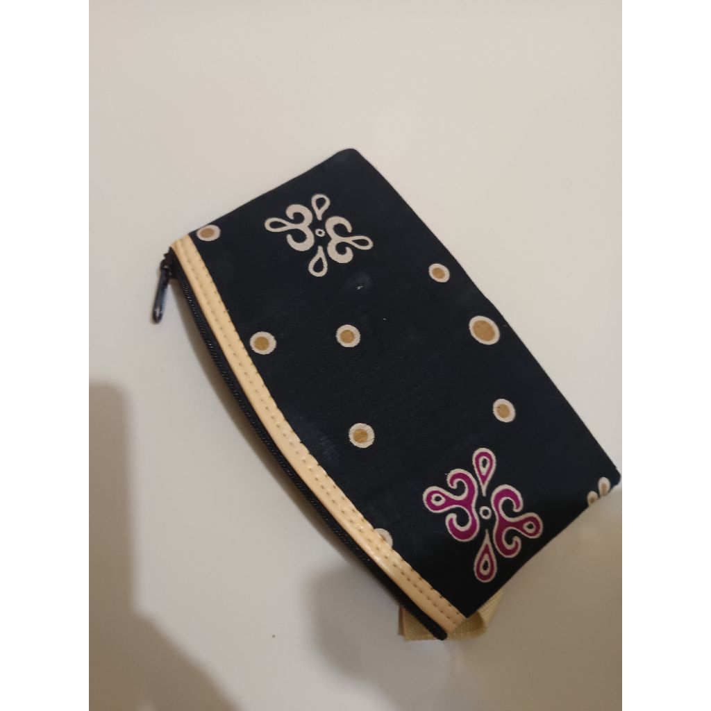 pesan disini aja/dompet