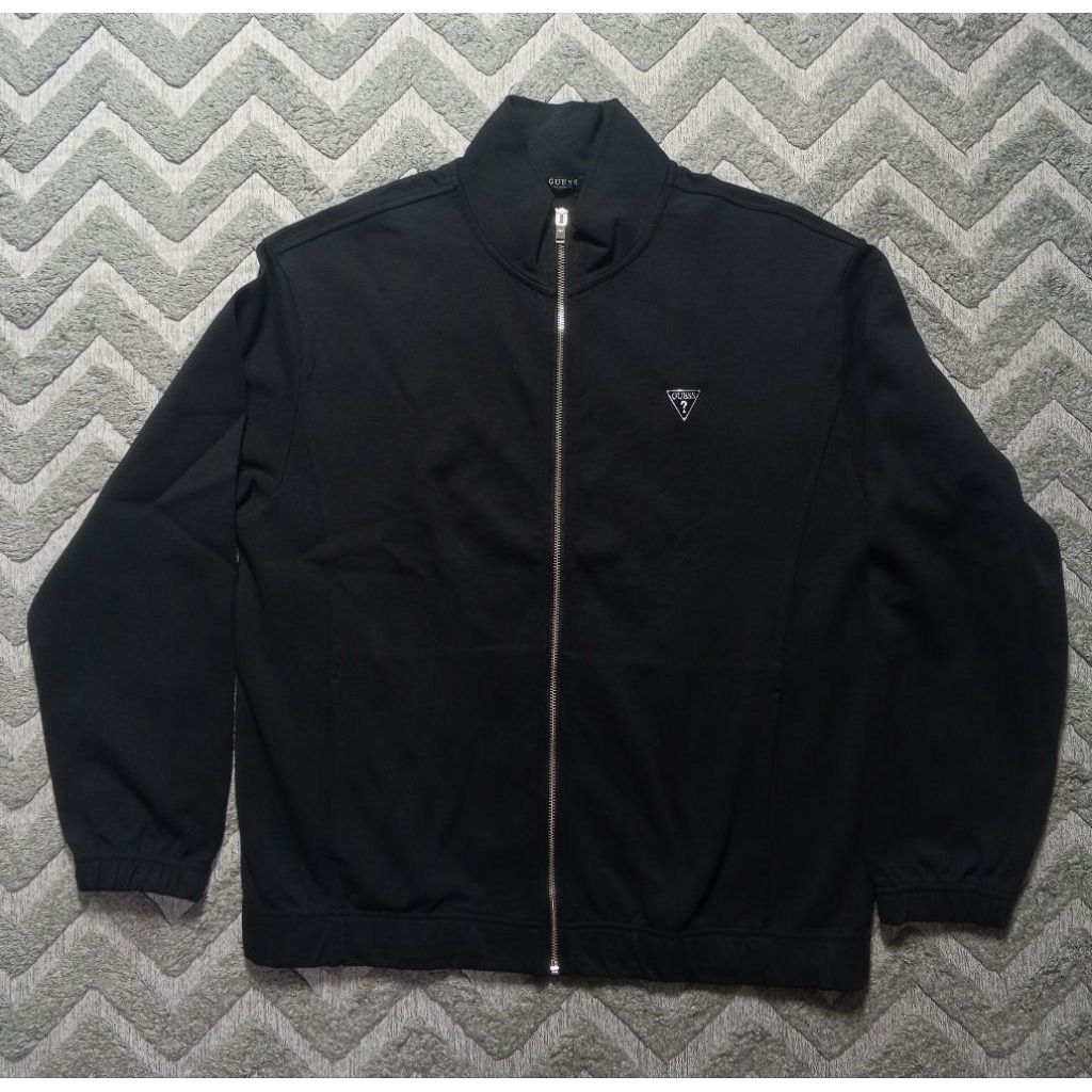 Jaket guess bomber logo segitiga di dada warna hitam