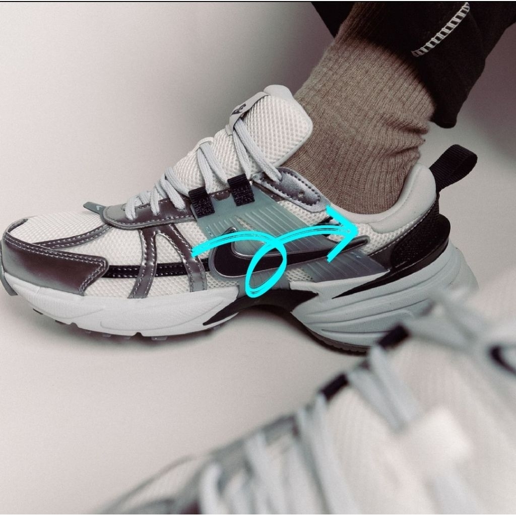 Sepatu Lari / Running V2K - Summit White