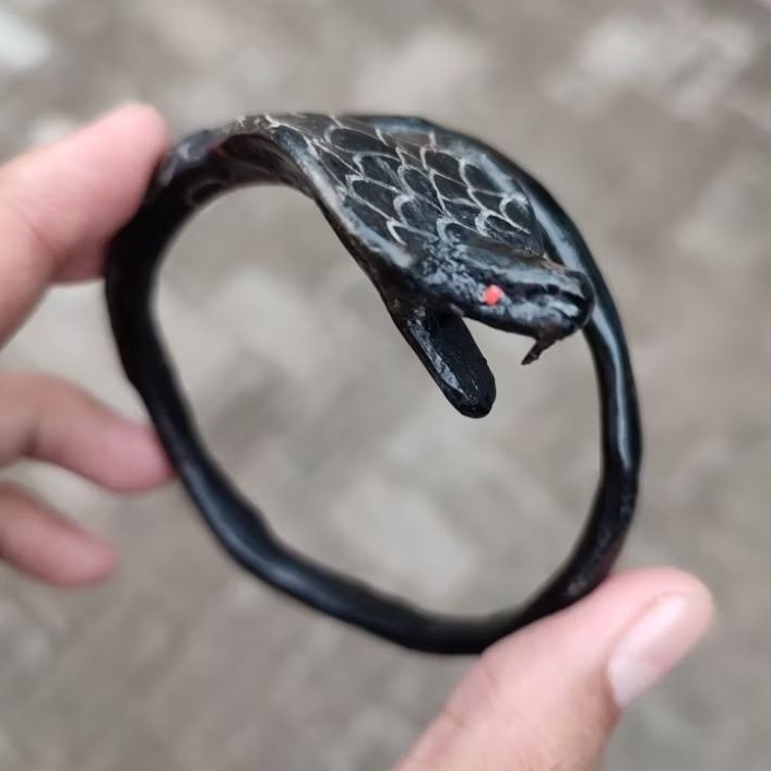 Gelang Akar Bahar Hitam Ukir Ular Cobra Asli Berkualitas / Akar Bahar Asli