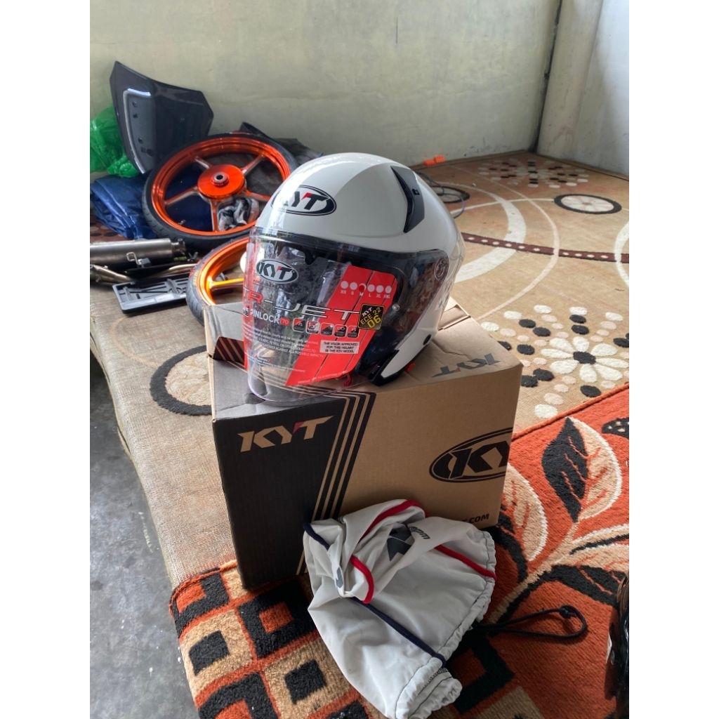helm kyt ttr jet putih