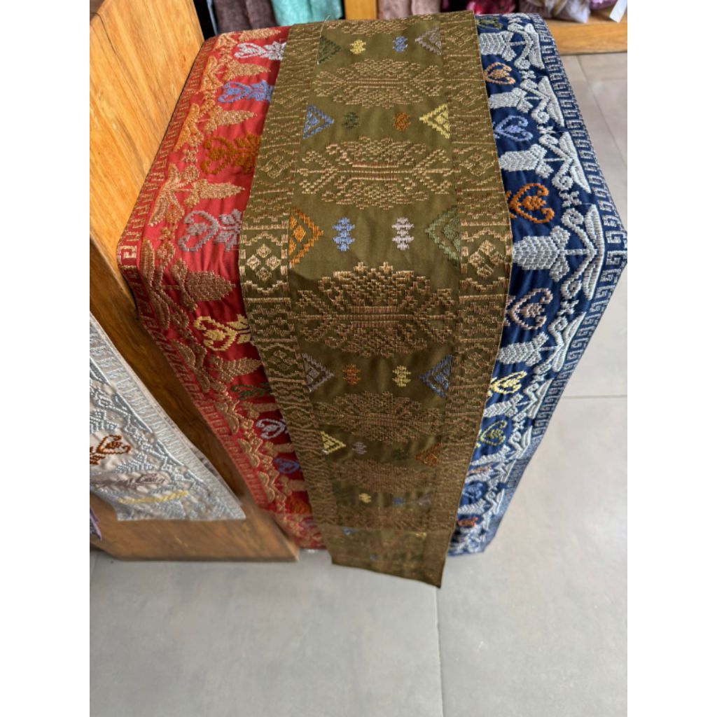 Selendang songket bordir