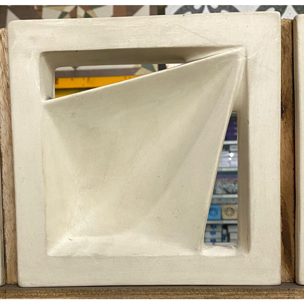 ROSTER / LUBANG ANGIN KERAMIK 20X20 149BA