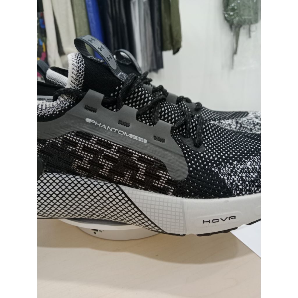 Sepatu pria dan wanita # Under armor Phantom 3 SE # Black #
