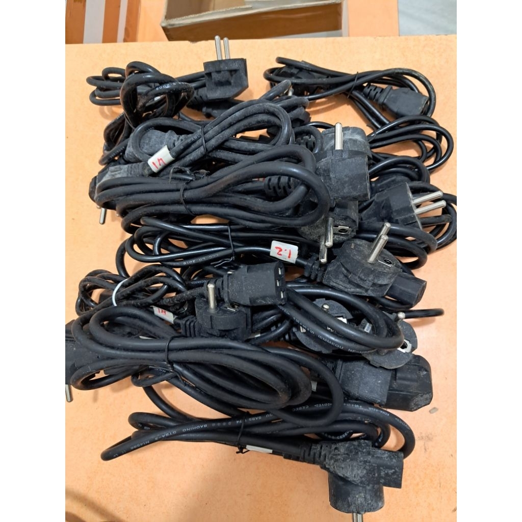 Kabel power komputer bekas