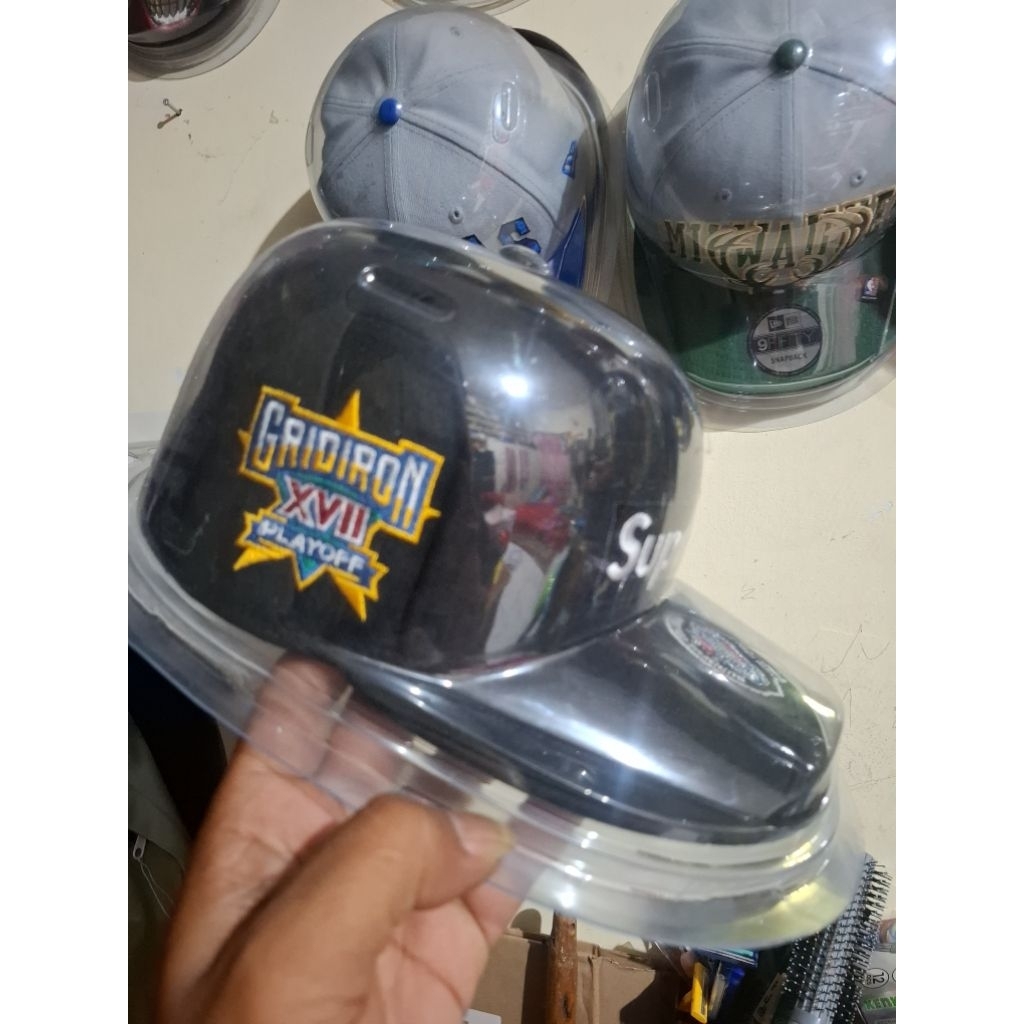 Topi New Era x Supreme Championships Box Logo 738