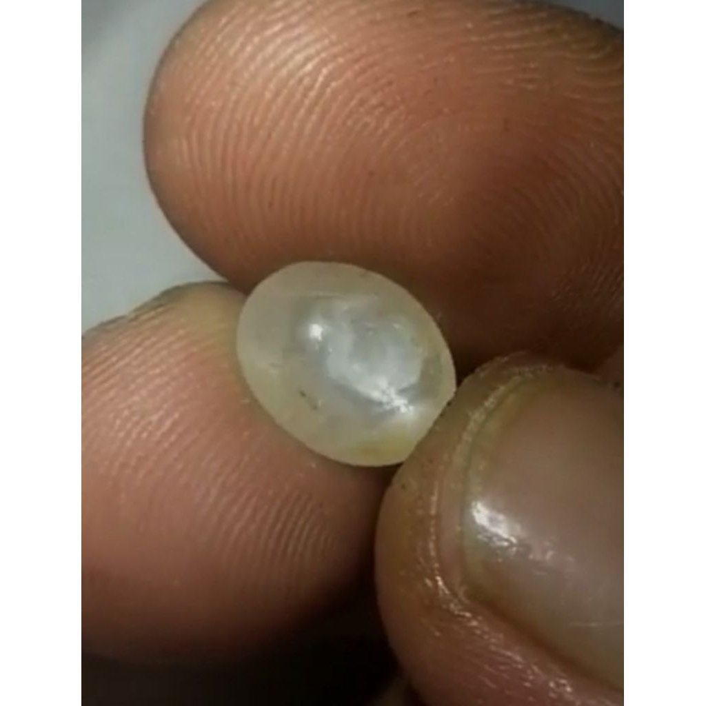 Light yellow star sapphire srilanka