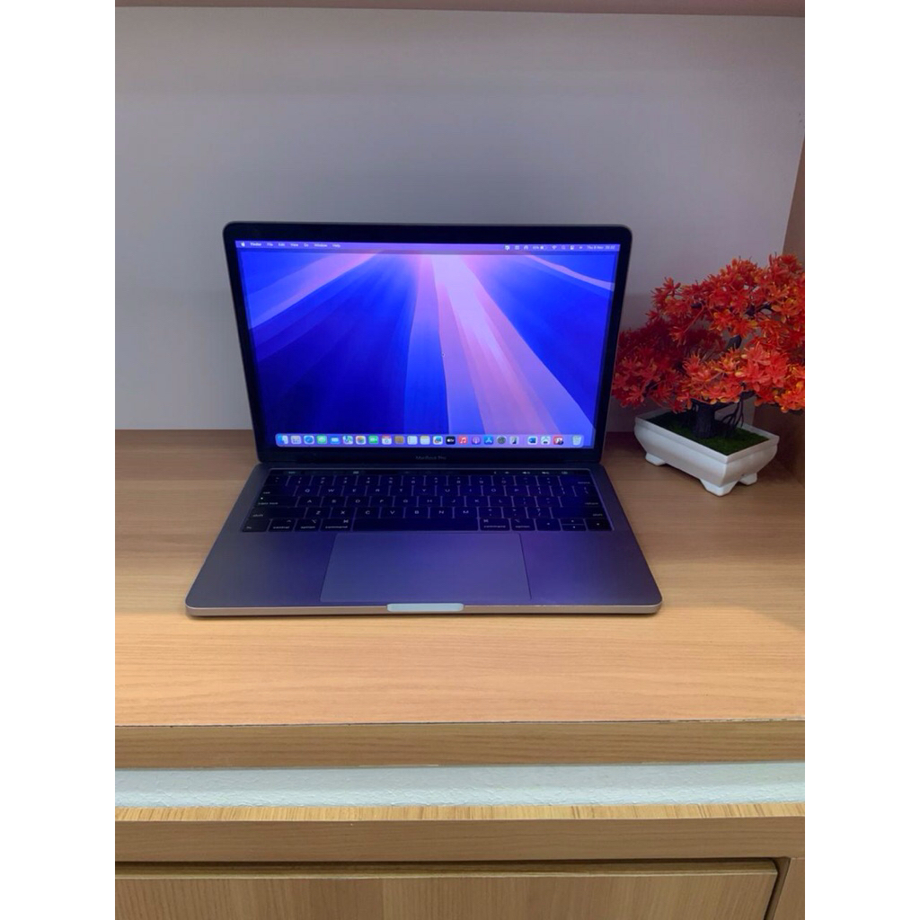 MacBook Pro 2018 i5 16/512gb warna Gray