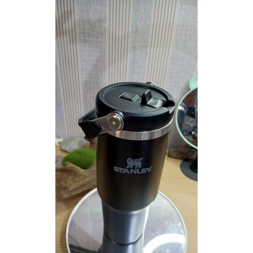 Stanley Hitam 30oz - Tumblr