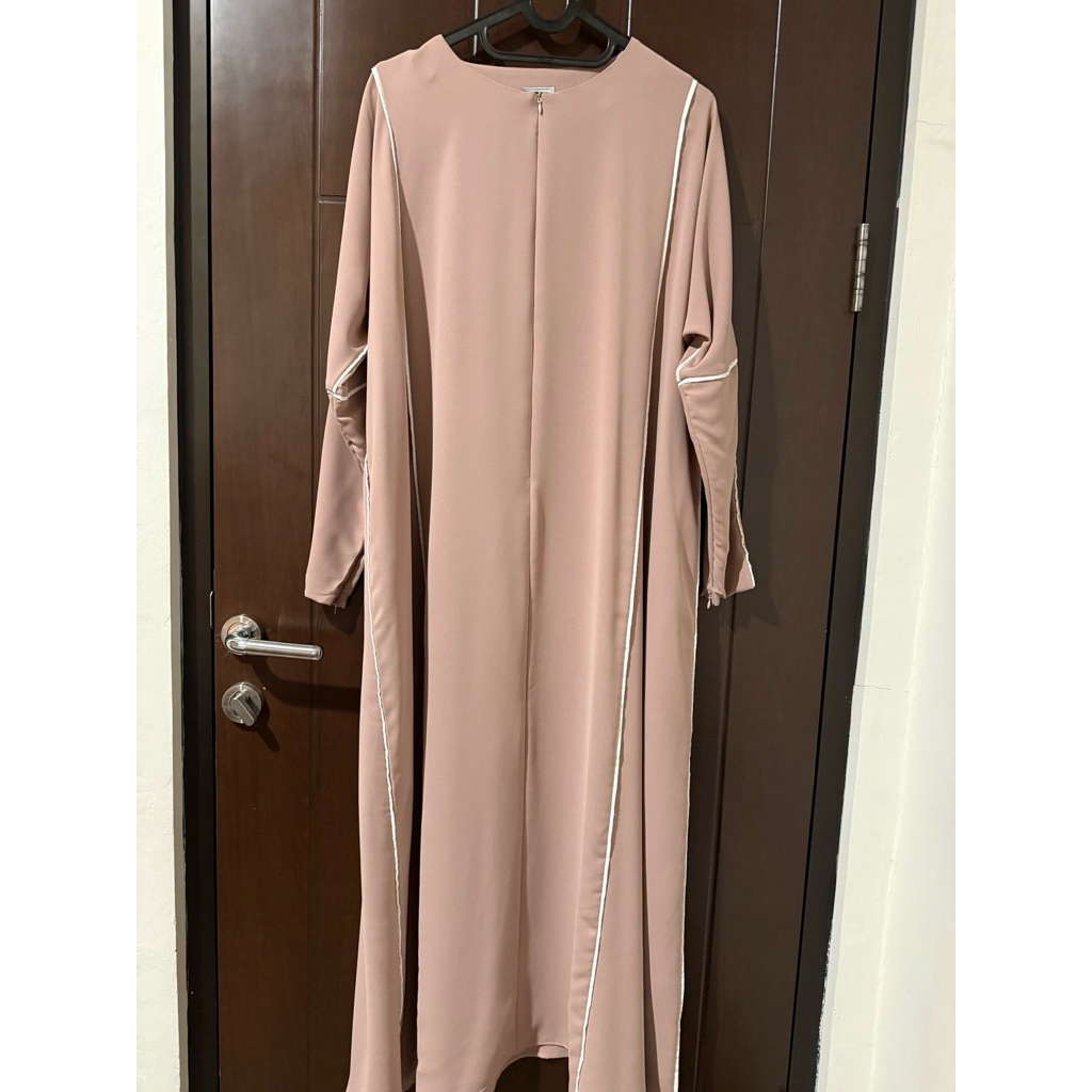 Bysofni Line abaya. Preloved