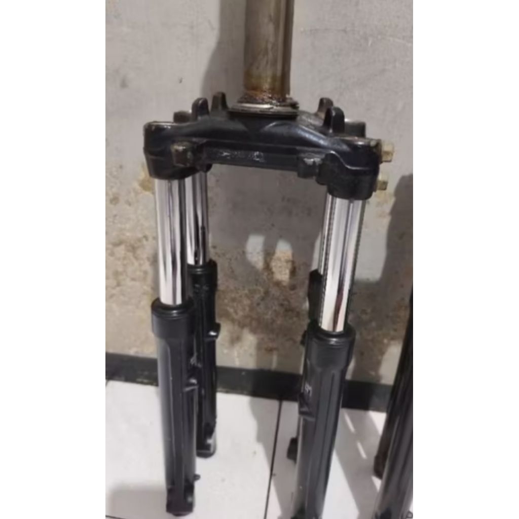 shock shockbreaker sekok depan komplit 1 set segitiga Vario 125 old kzr original lepasan motor berku