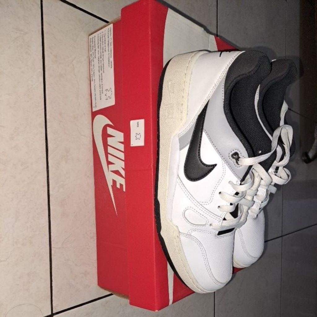 sepatu bekas nike FULL FORCE LOW warna putih