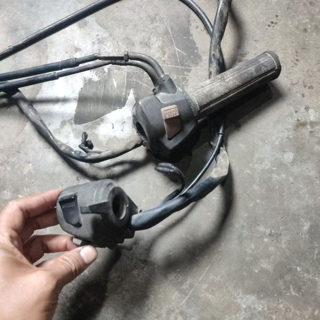 Holder original copotan tiger revo kondisi siipp