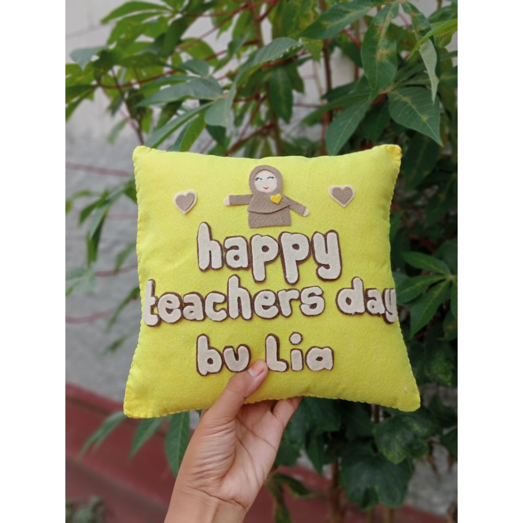 Bantal custom hari guru