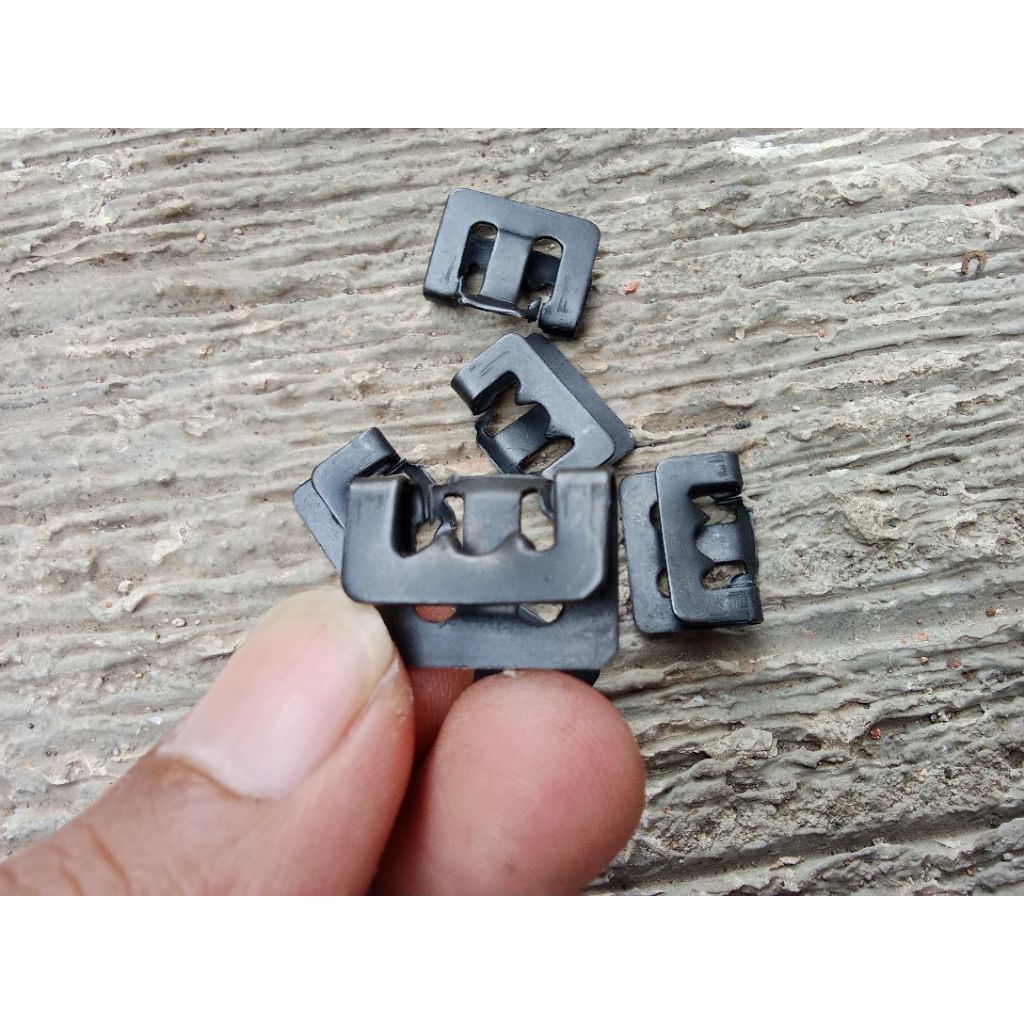 kancing klip pelipit kaca pintu mobil kijang universal