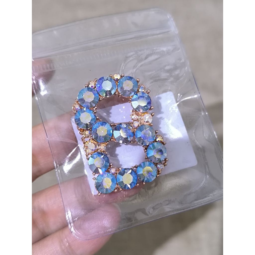 AS IS BUTTONSCARVES - Orlin brooch