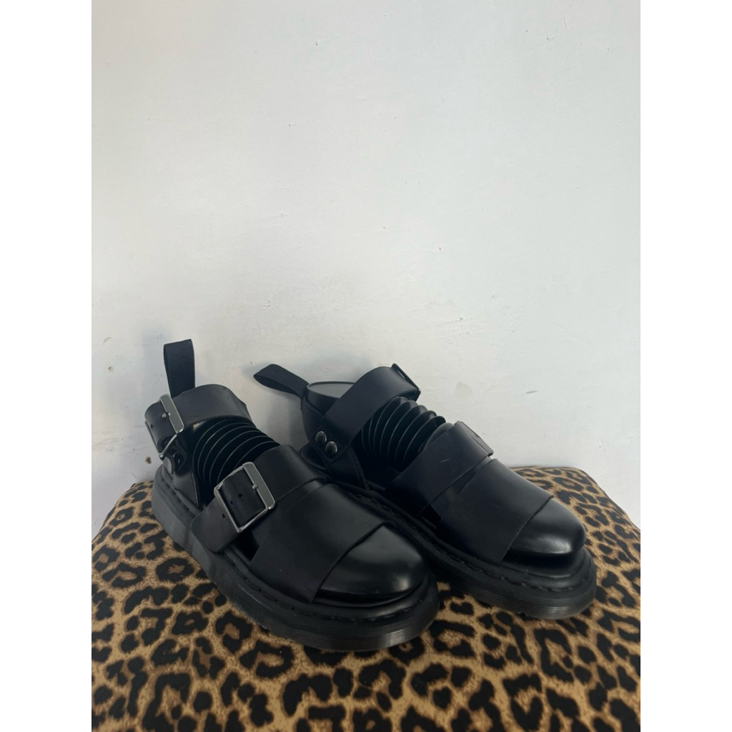 SANDAL DR MARTENS 38
