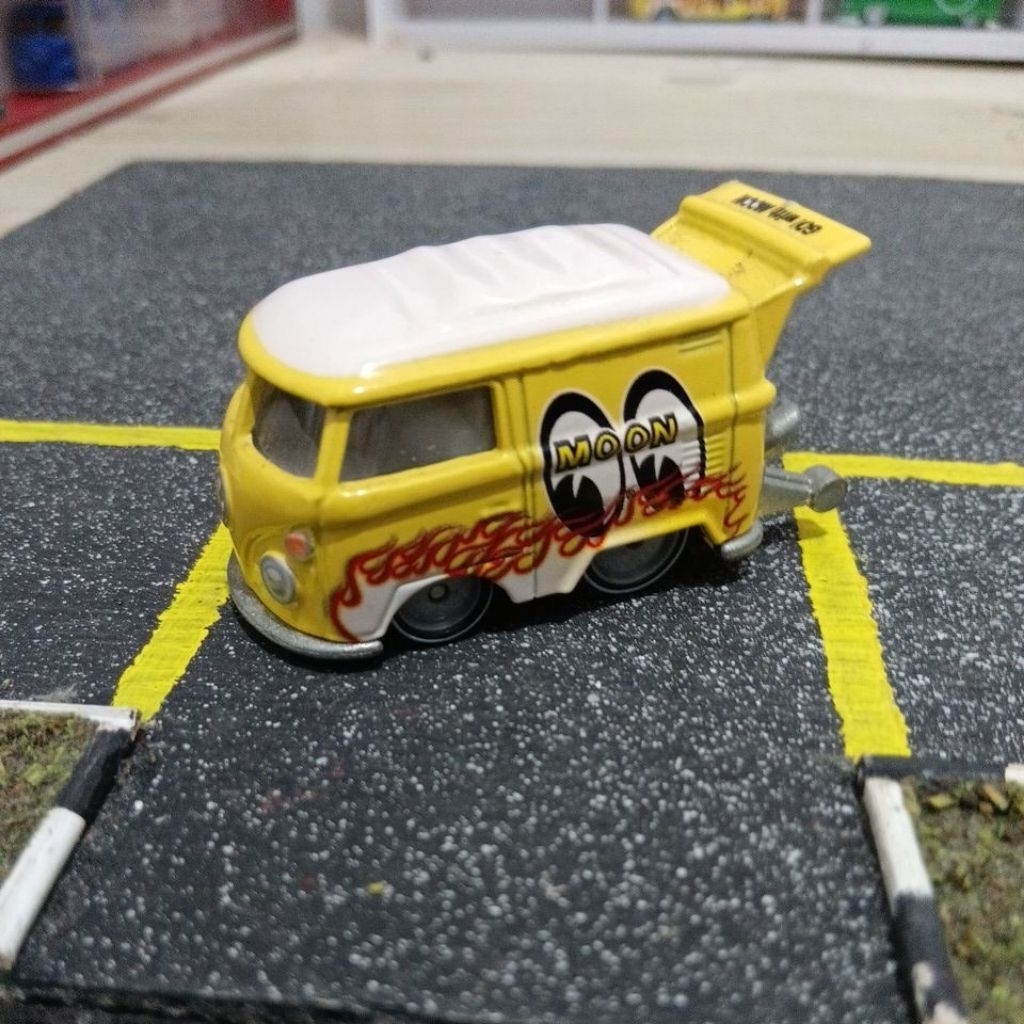 HOTWHEELS KOOL KOMBI MOON EYES